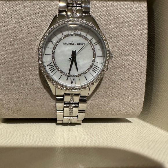 Michael Kors Watch NWOT in box - Picture 2 of 7